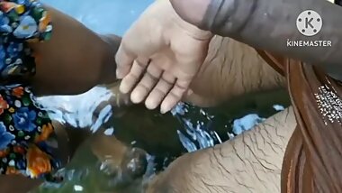 Public Bathing Srilanka Cupll and Handjob 2