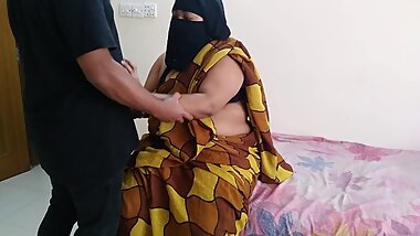 Indian Married 35 Year old Ex Girlfriend Fucked by x Boyfriend while her Husband went Bathroom