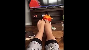 با پاهام کیرتو بمالم Teen Prostitute