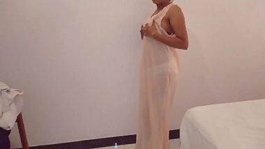 Sri Lanka Couple - Allapu Gedara Ayesha Nangiwa Room Ekkan Giya