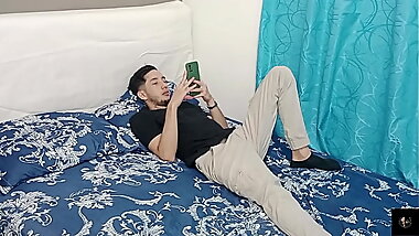 Llega a casa de sus FAMILIARES DE VSITA y se encuentra con su PRIMASTRA QUE ESTA BIEN CACHONDA con ganas de FOLLAR-puta-PARTE 1