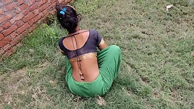 Indian Farmer's Wife Working Open Field Show Big Natural Ass Hindi Video