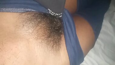 தூங்கும் அத்தை புண்டையை ஒழுக்க செமயா இருக்கும்!