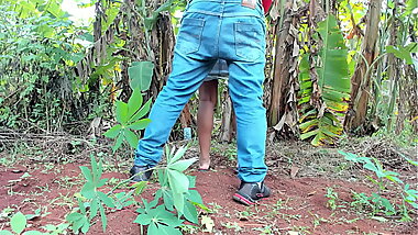 Metendo na cadela gostoso no mato novinha filha da minha nova namorada estava quereno foder ela fas tempomais a edeota da minha mulher nao deichava safada