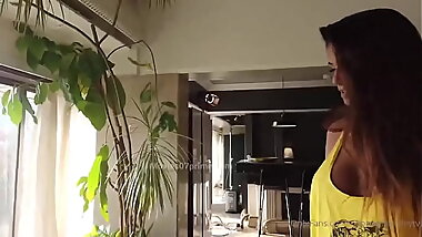 poonam pandey yellow tits